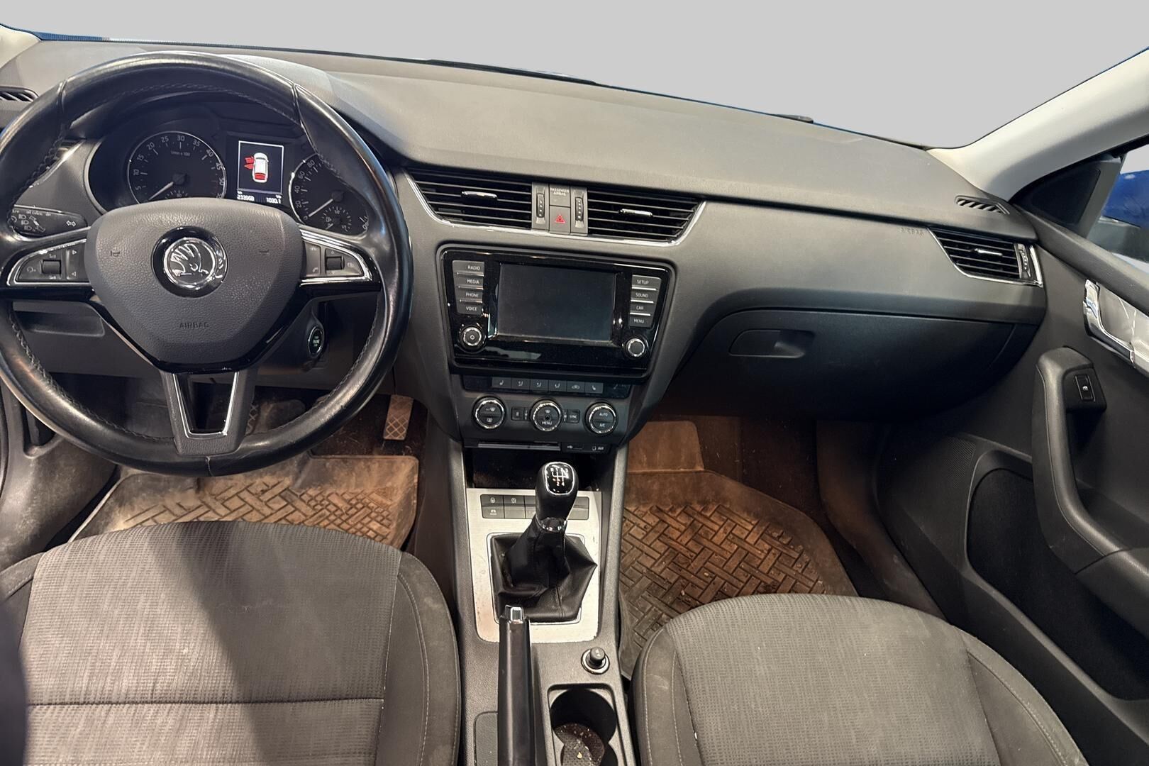 Skoda Octavia iso kuva 10