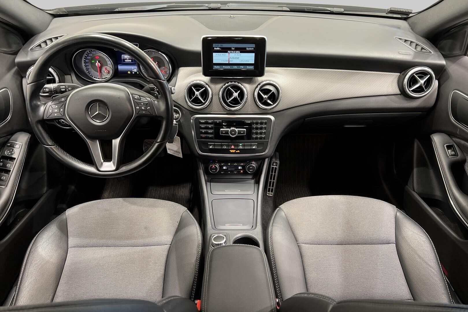 Mercedes-Benz GLA iso kuva 11