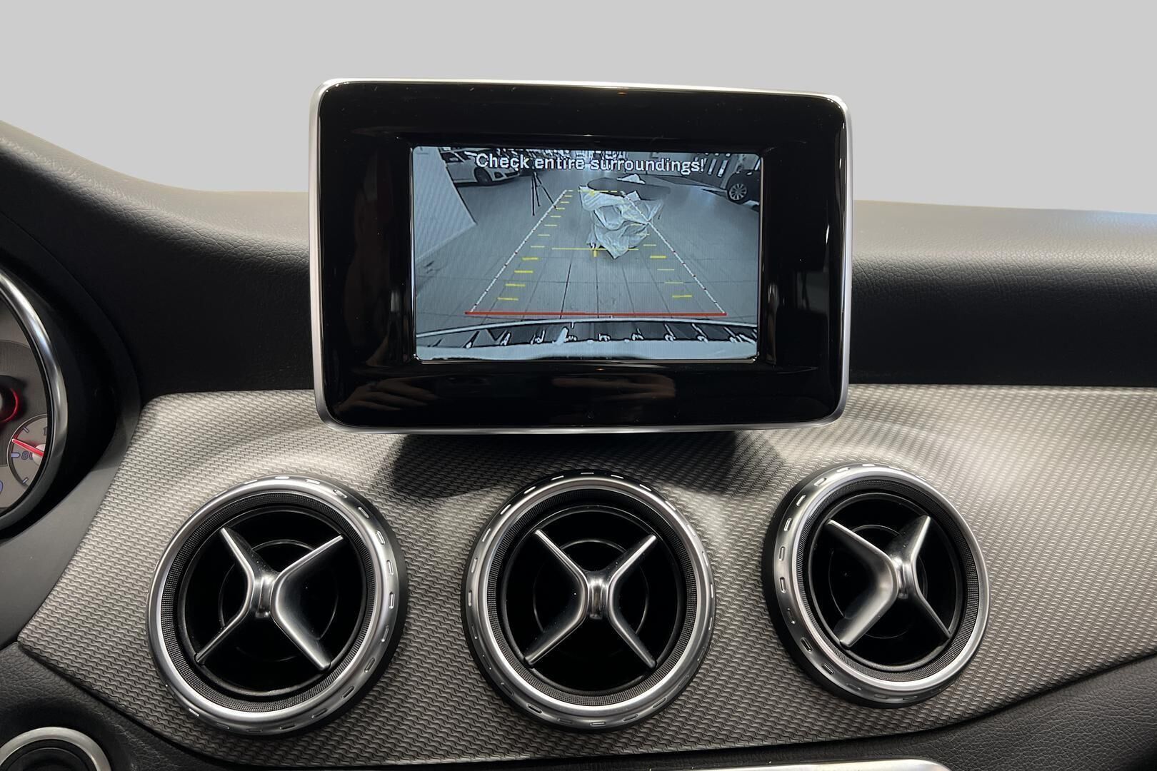 Mercedes-Benz GLA iso kuva 15