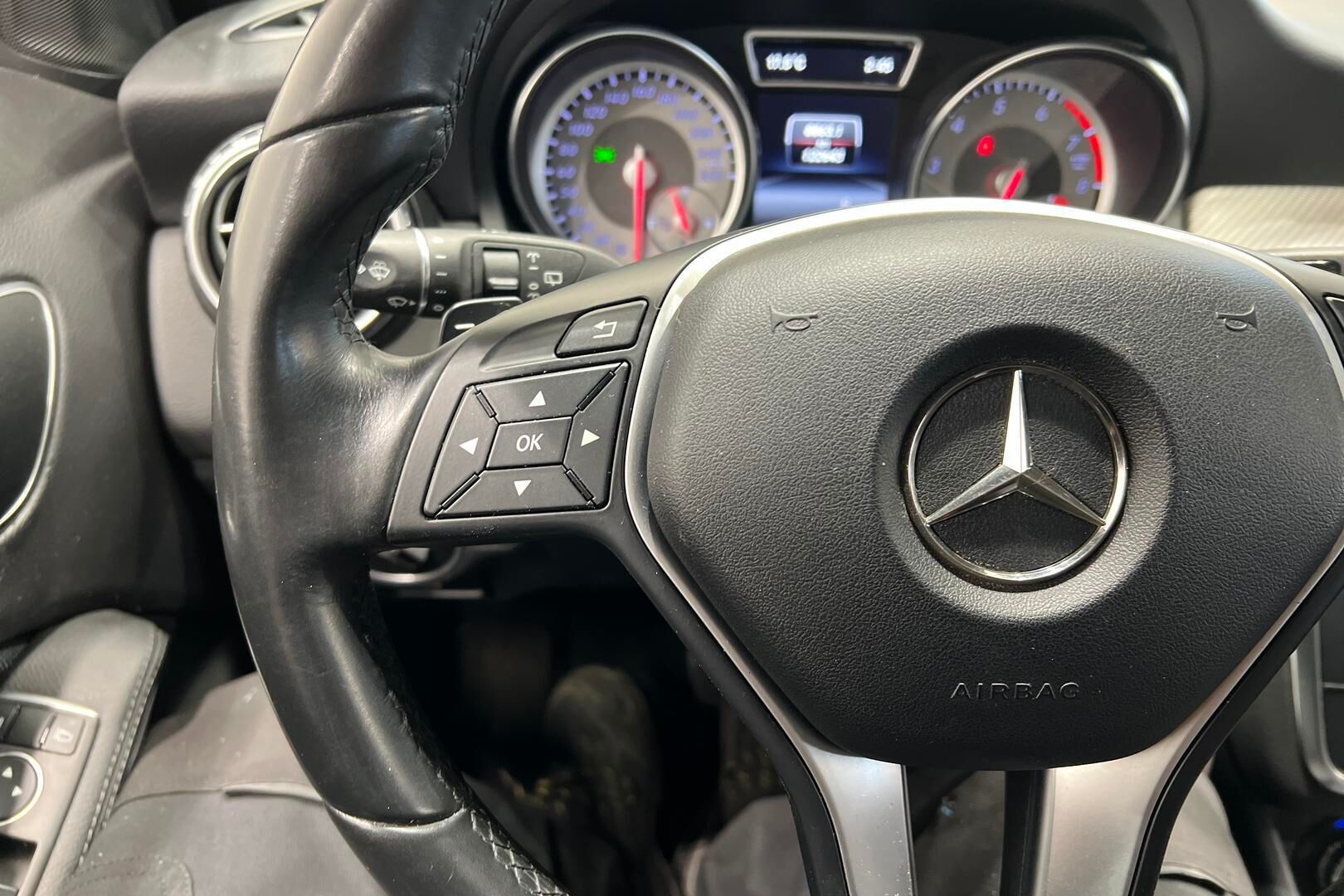 Mercedes-Benz GLA iso kuva 22