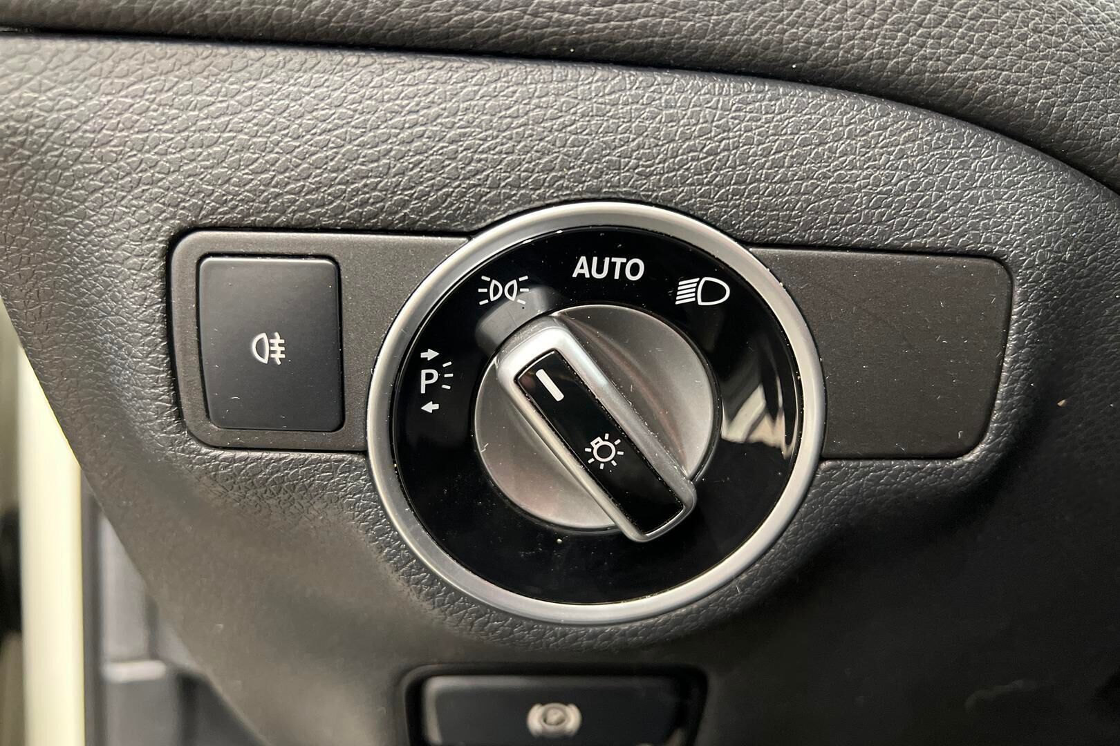 Mercedes-Benz GLA iso kuva 23