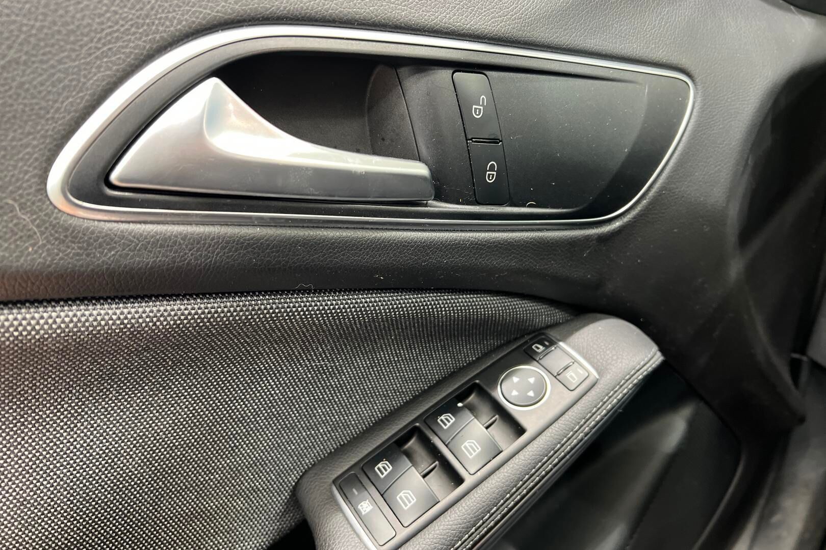 Mercedes-Benz GLA iso kuva 24