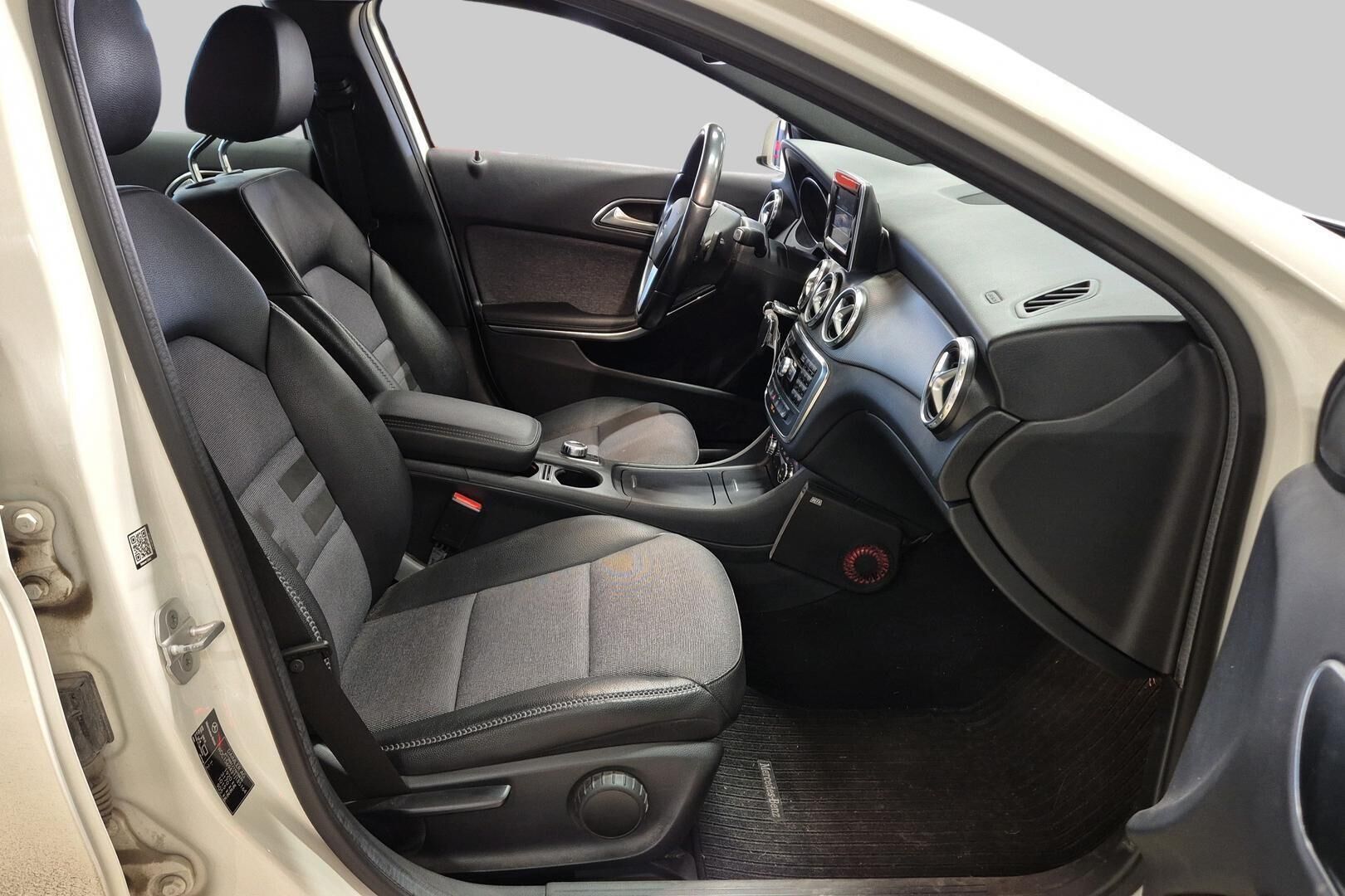 Mercedes-Benz GLA iso kuva 4