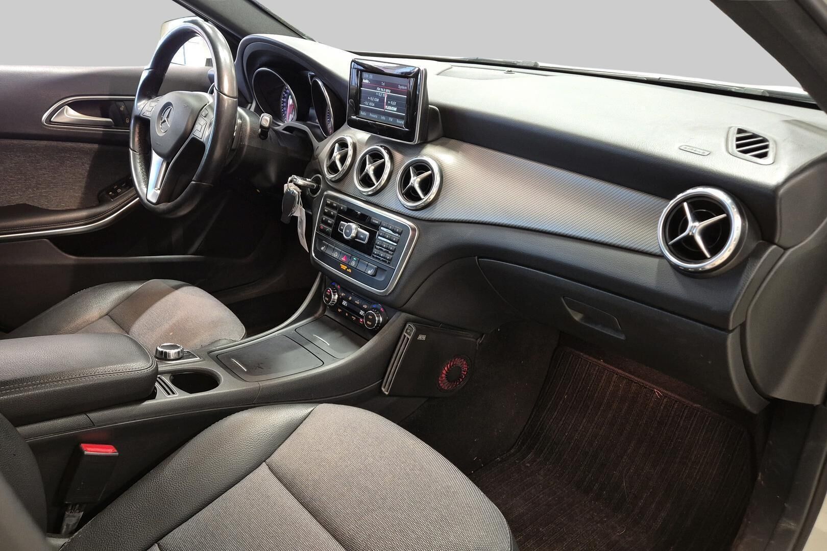 Mercedes-Benz GLA iso kuva 5