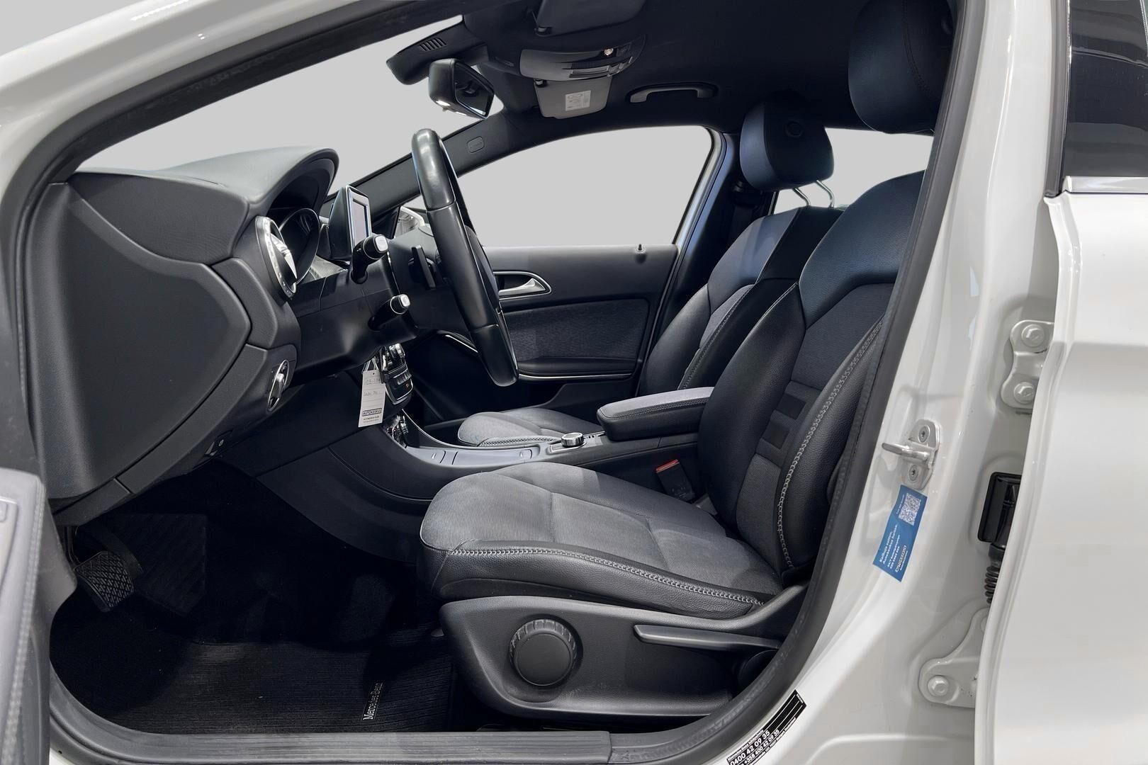 Mercedes-Benz GLA iso kuva 9