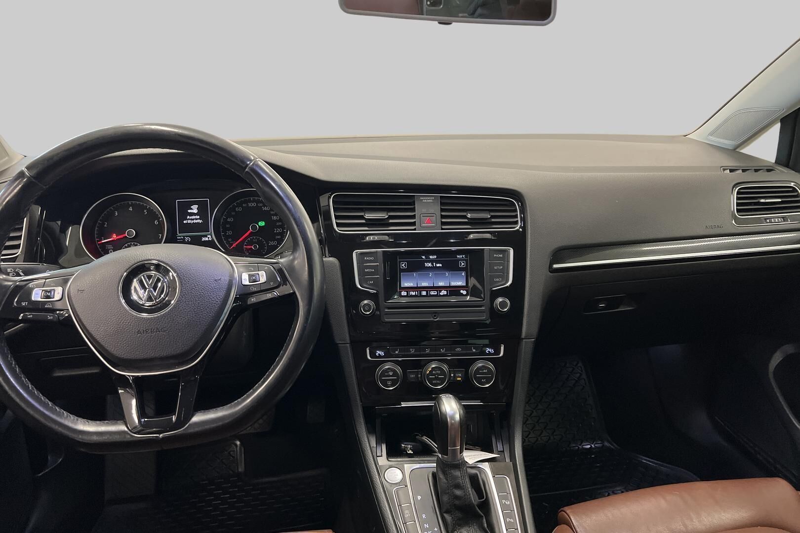 Volkswagen Golf iso kuva 11