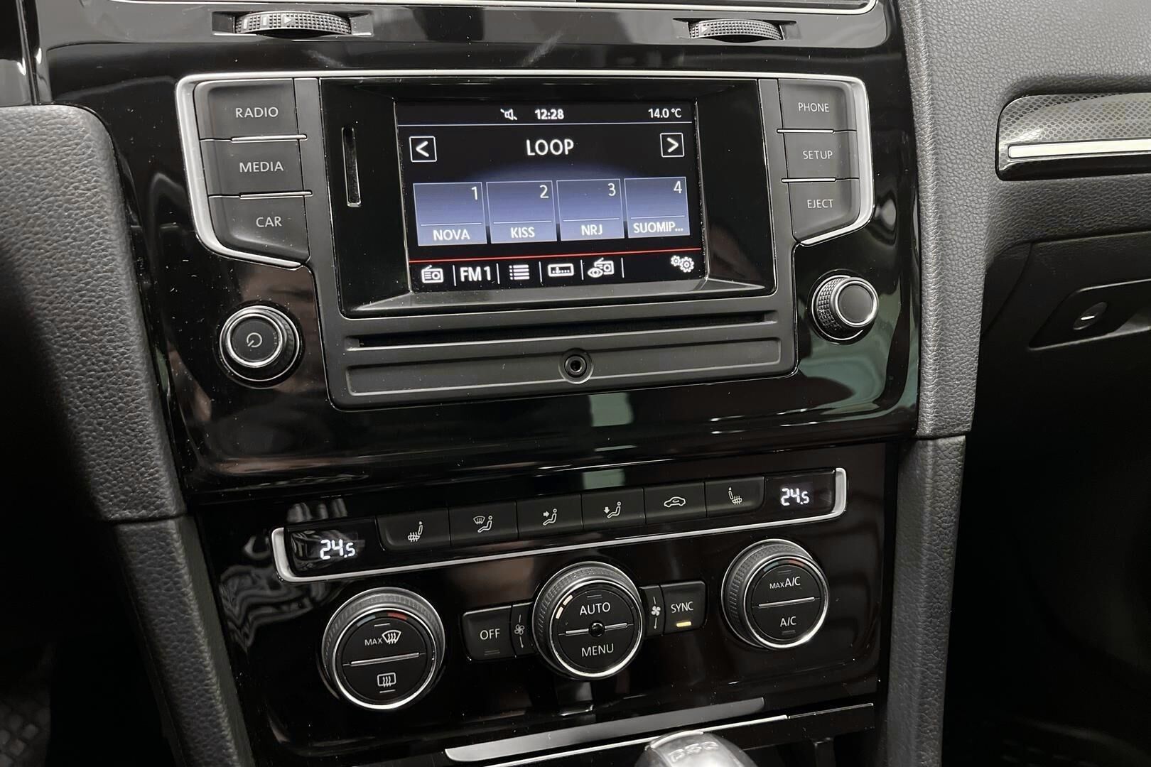 Volkswagen Golf iso kuva 15