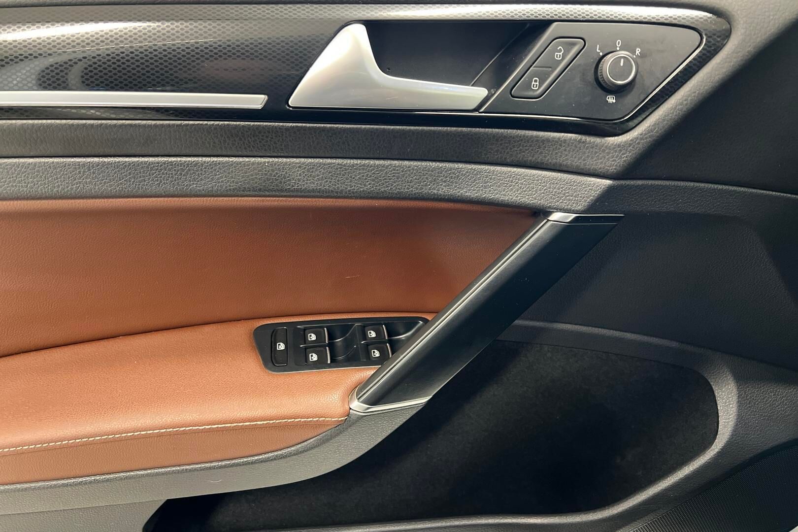 Volkswagen Golf iso kuva 20