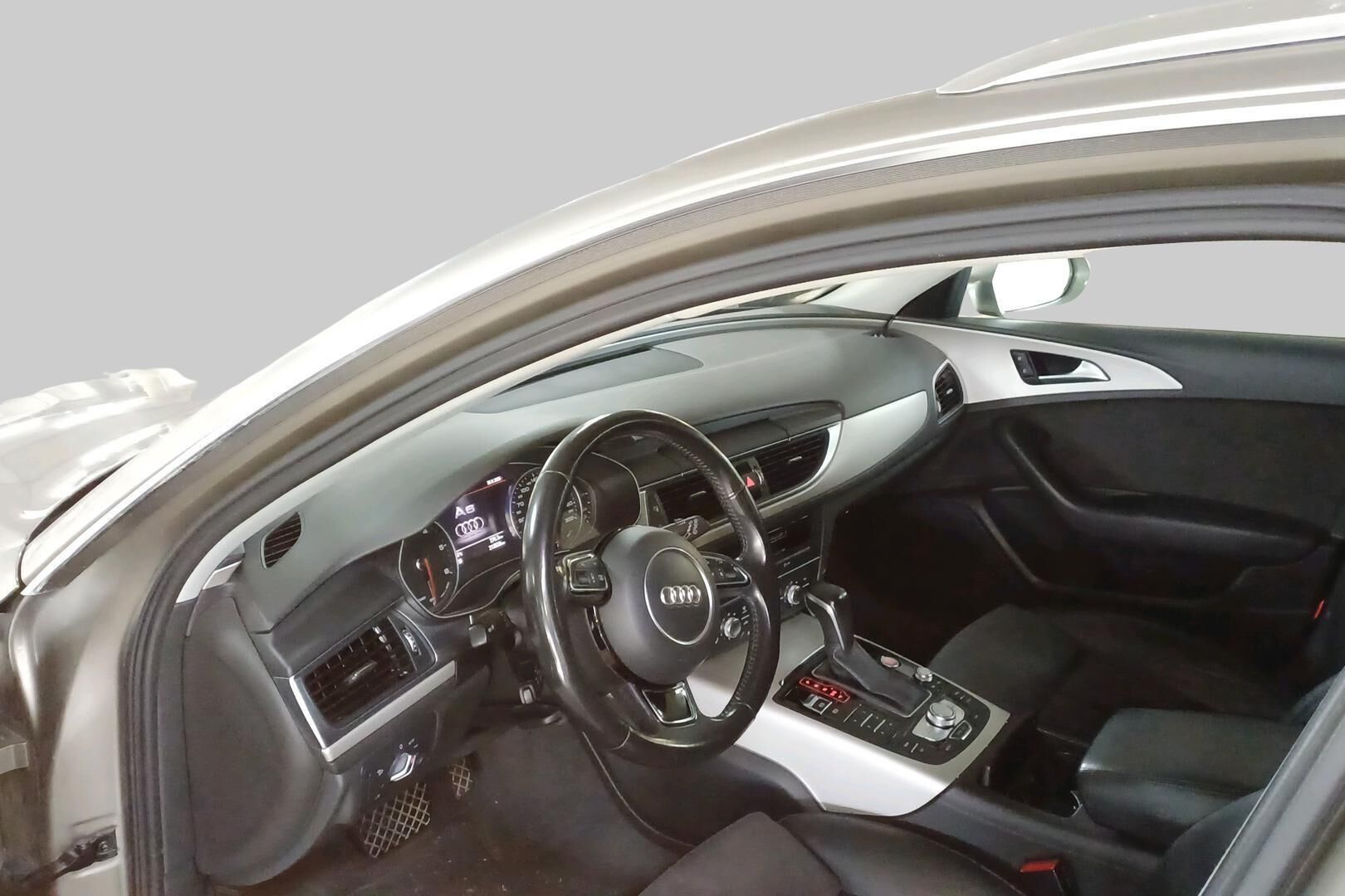 Audi A6 iso kuva 2