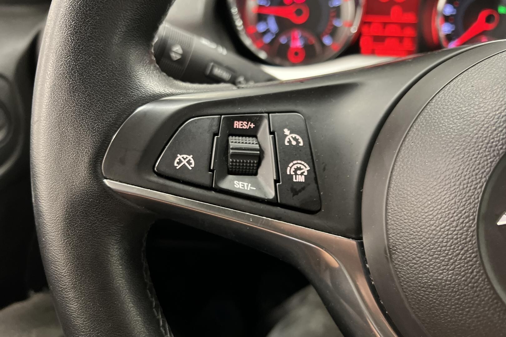 Opel Adam iso kuva 19