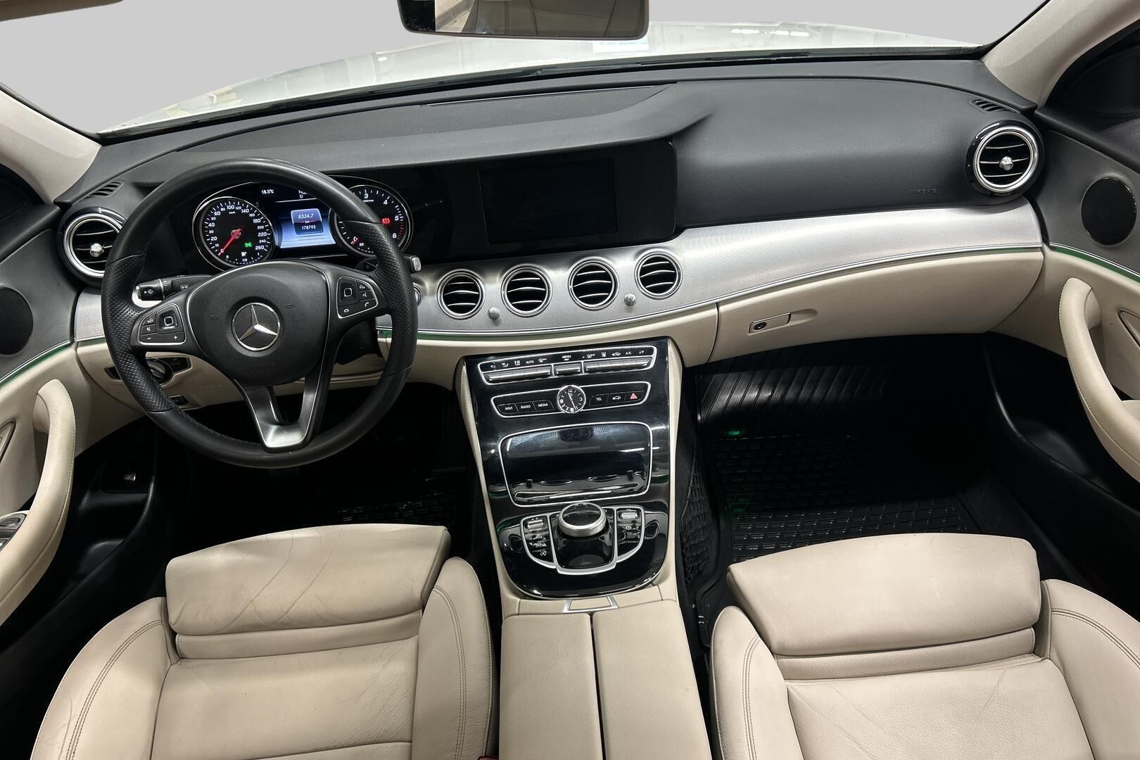 Mercedes-Benz E iso kuva 11