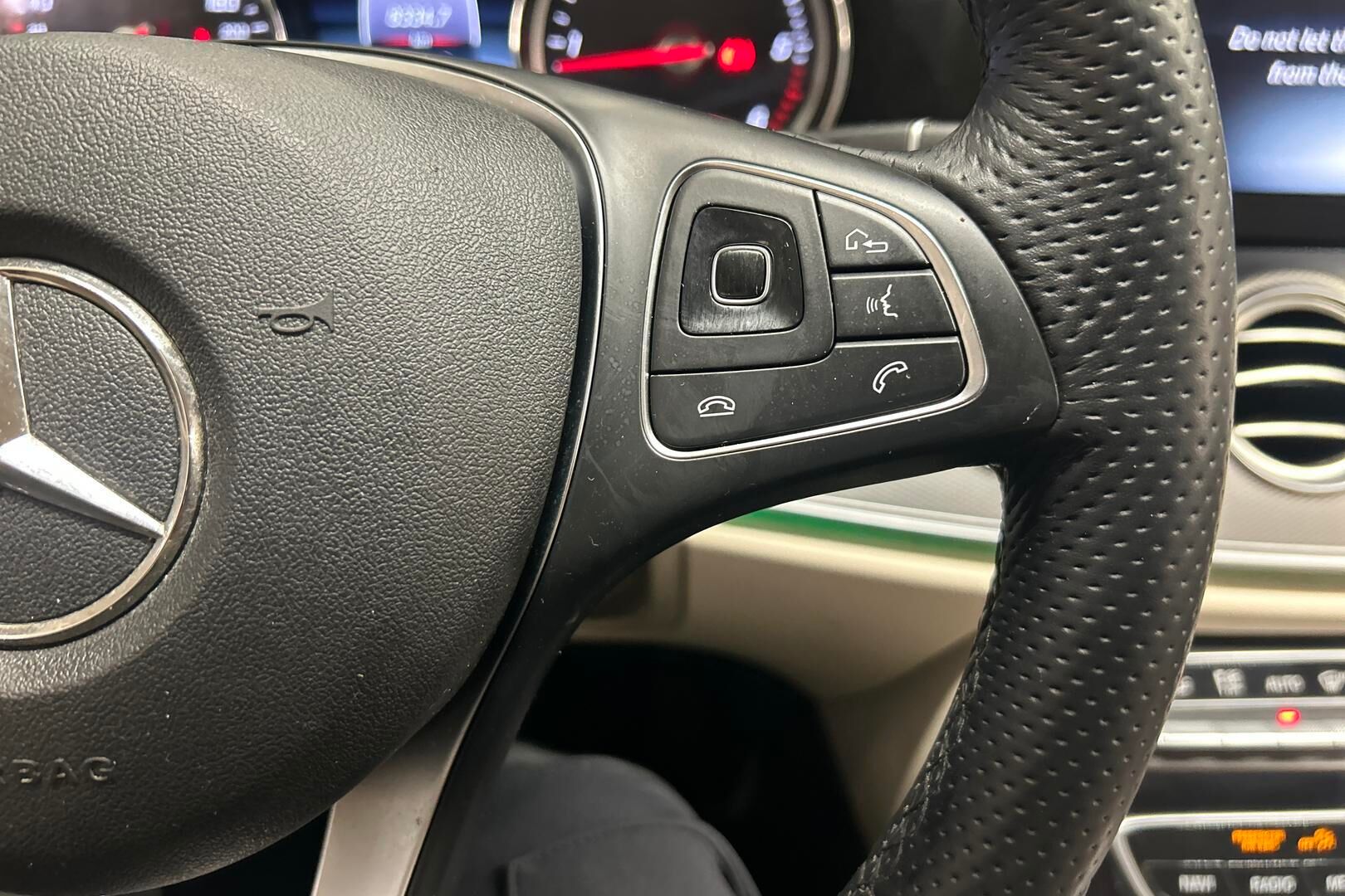 Mercedes-Benz E iso kuva 16