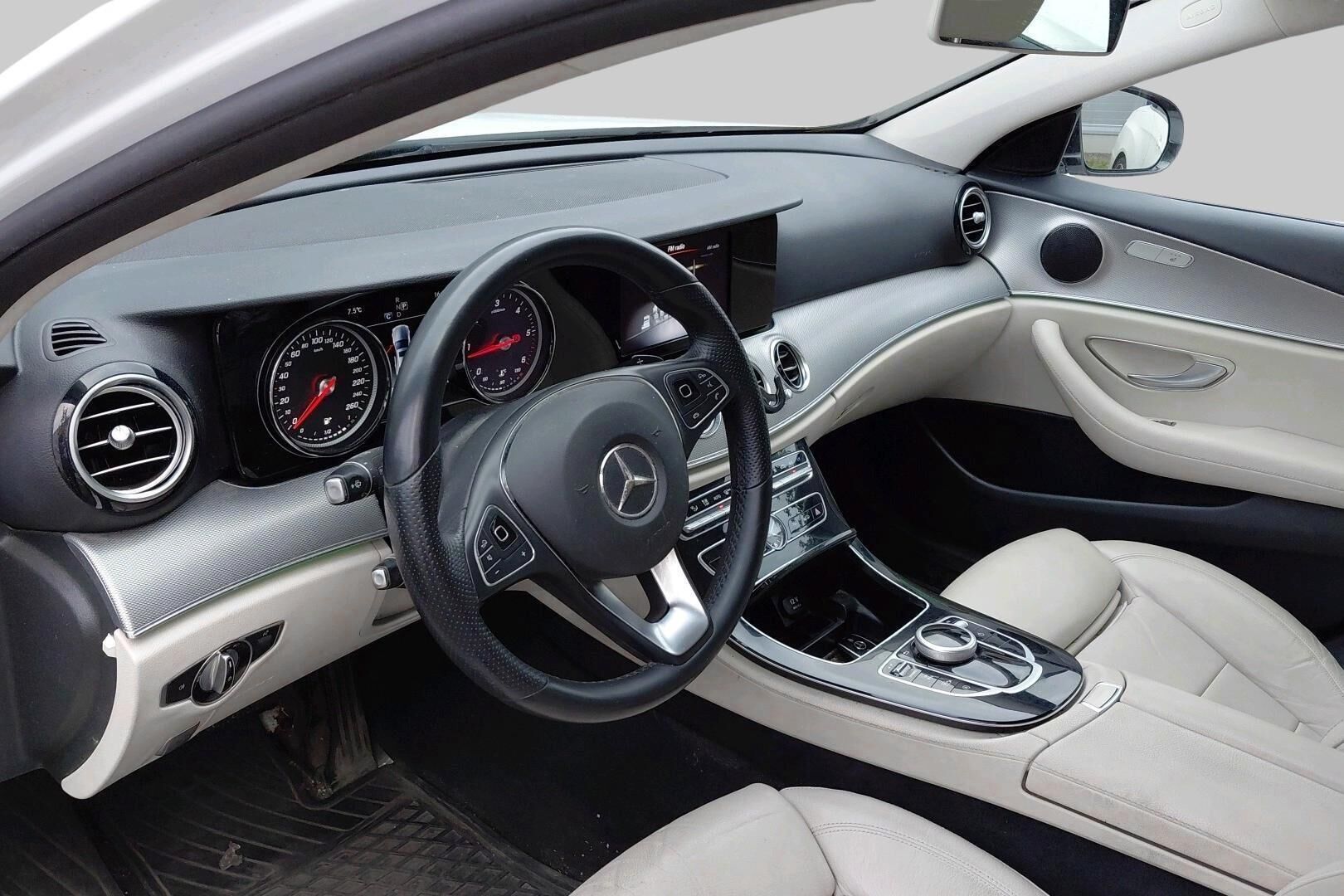 Mercedes-Benz E iso kuva 2