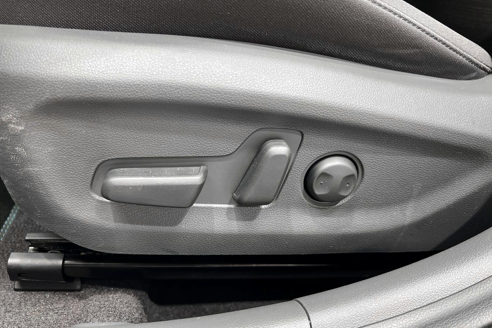 Hyundai IONIQ hybrid iso kuva 24