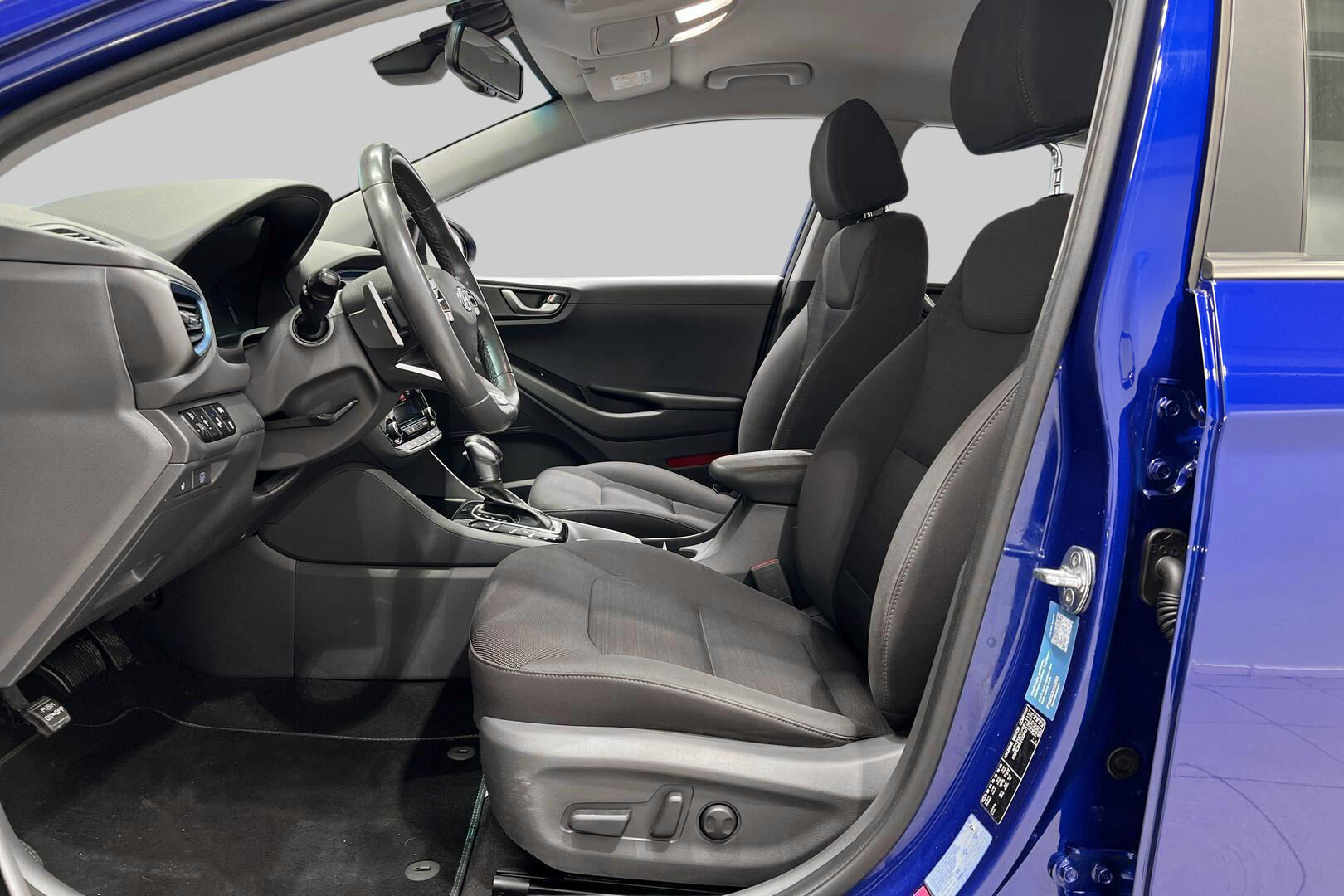 Hyundai IONIQ hybrid iso kuva 8