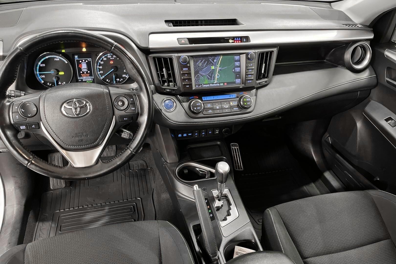 Toyota RAV4 iso kuva 11