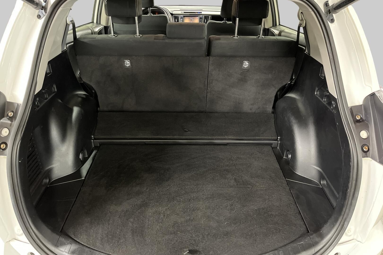 Toyota RAV4 iso kuva 12