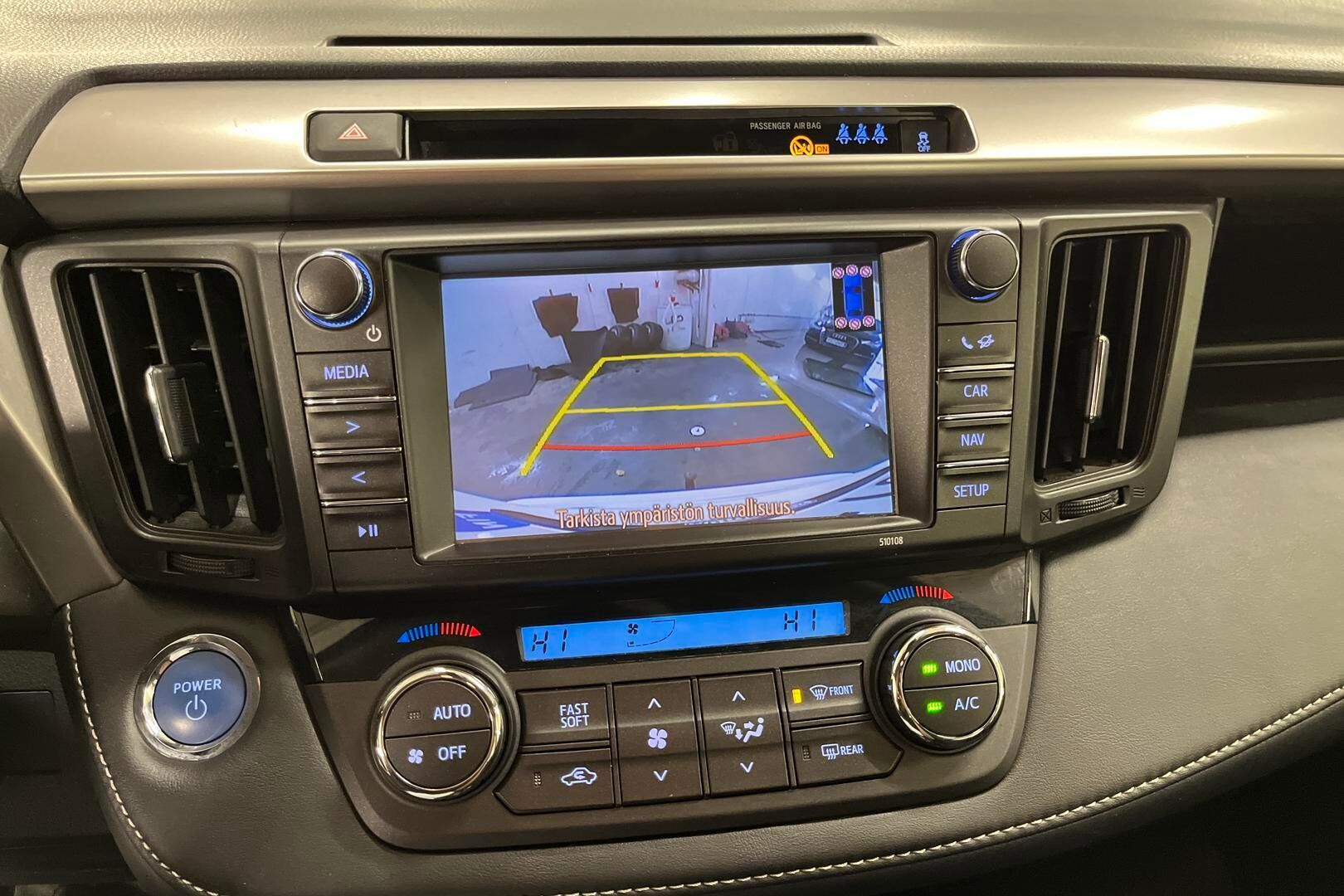Toyota RAV4 iso kuva 15