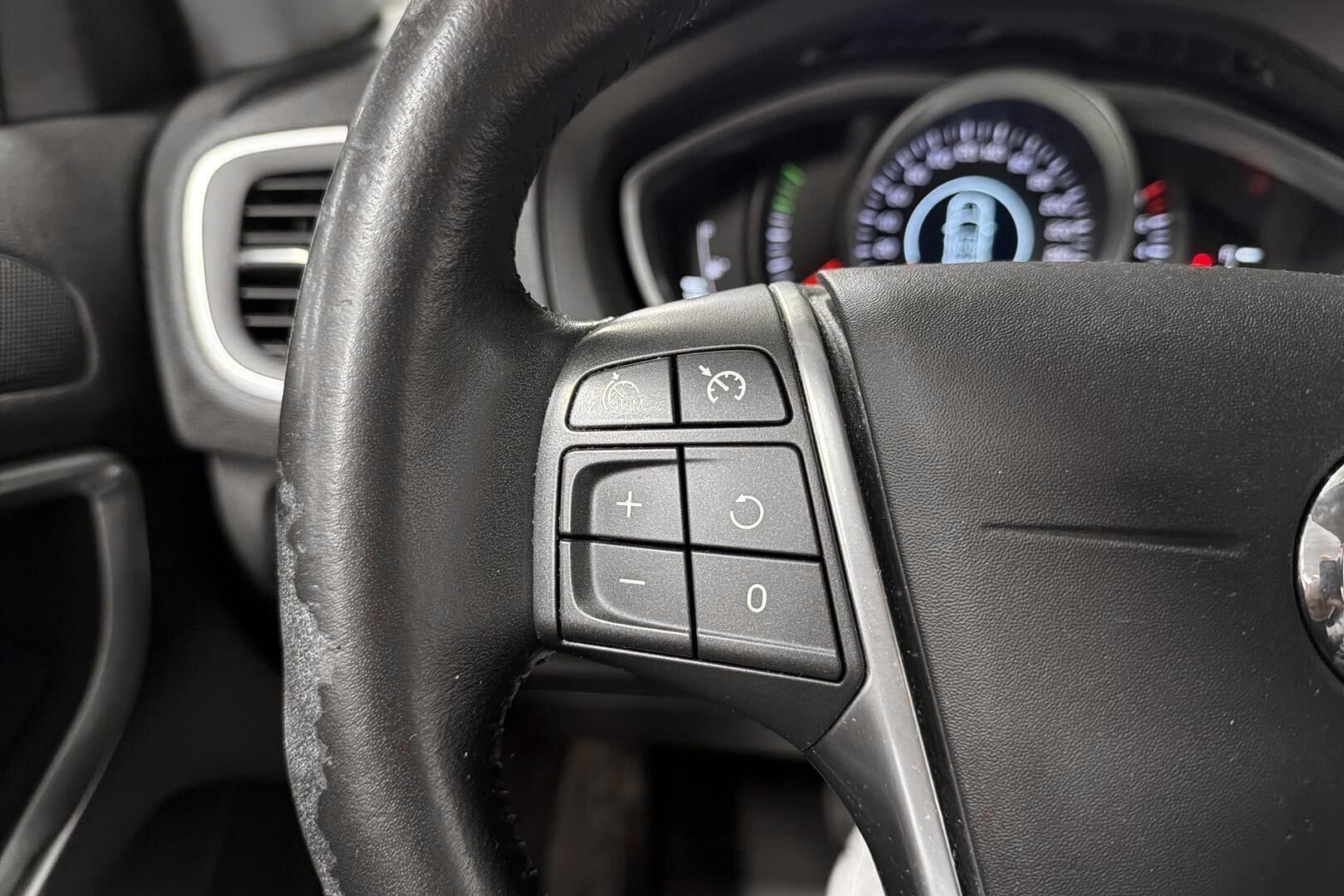 Volvo V40 iso kuva 14