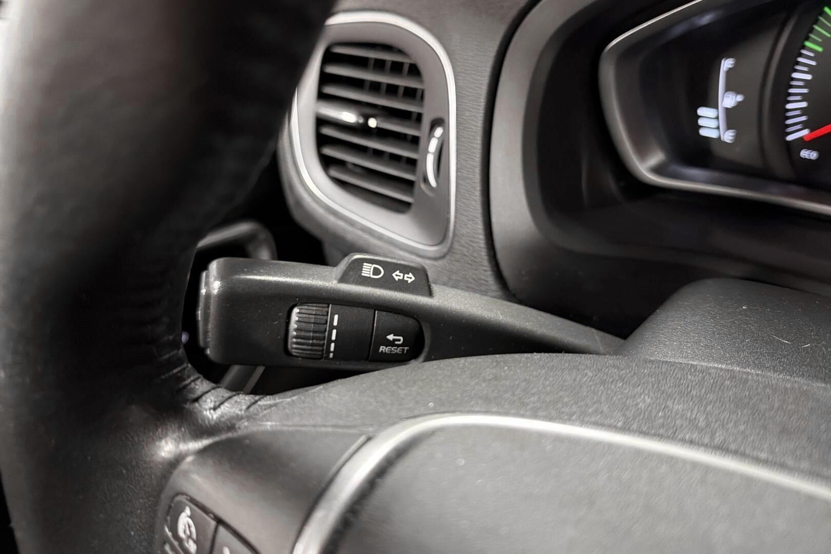 Volvo V40 iso kuva 15
