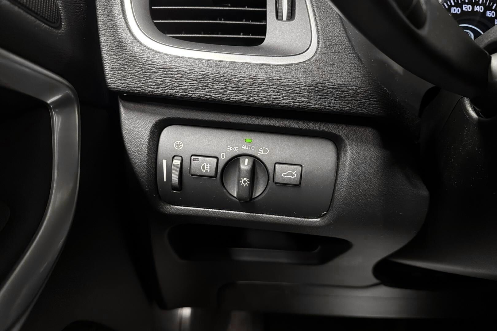 Volvo V40 iso kuva 16