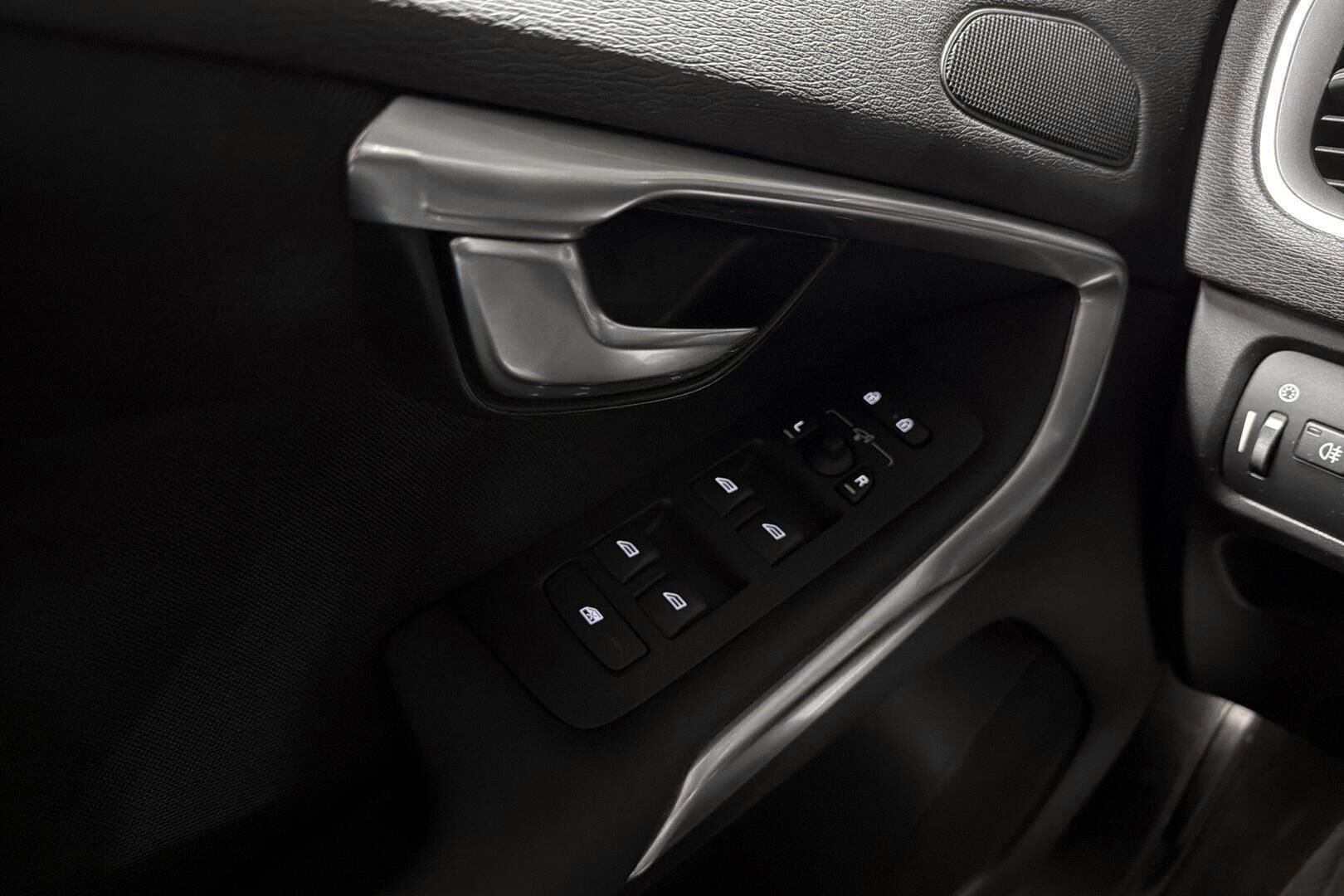 Volvo V40 iso kuva 17