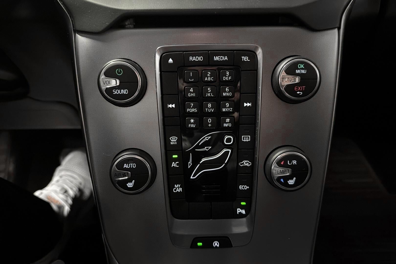 Volvo V40 iso kuva 28
