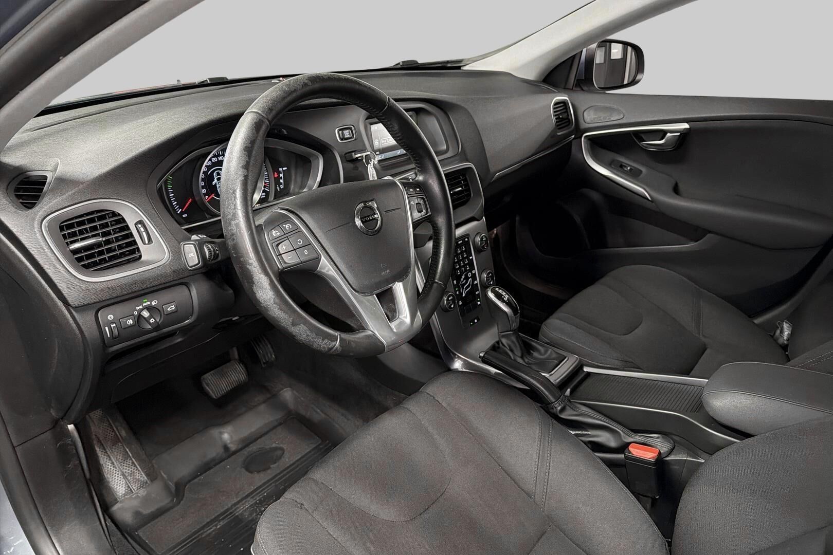 Volvo V40 iso kuva 7