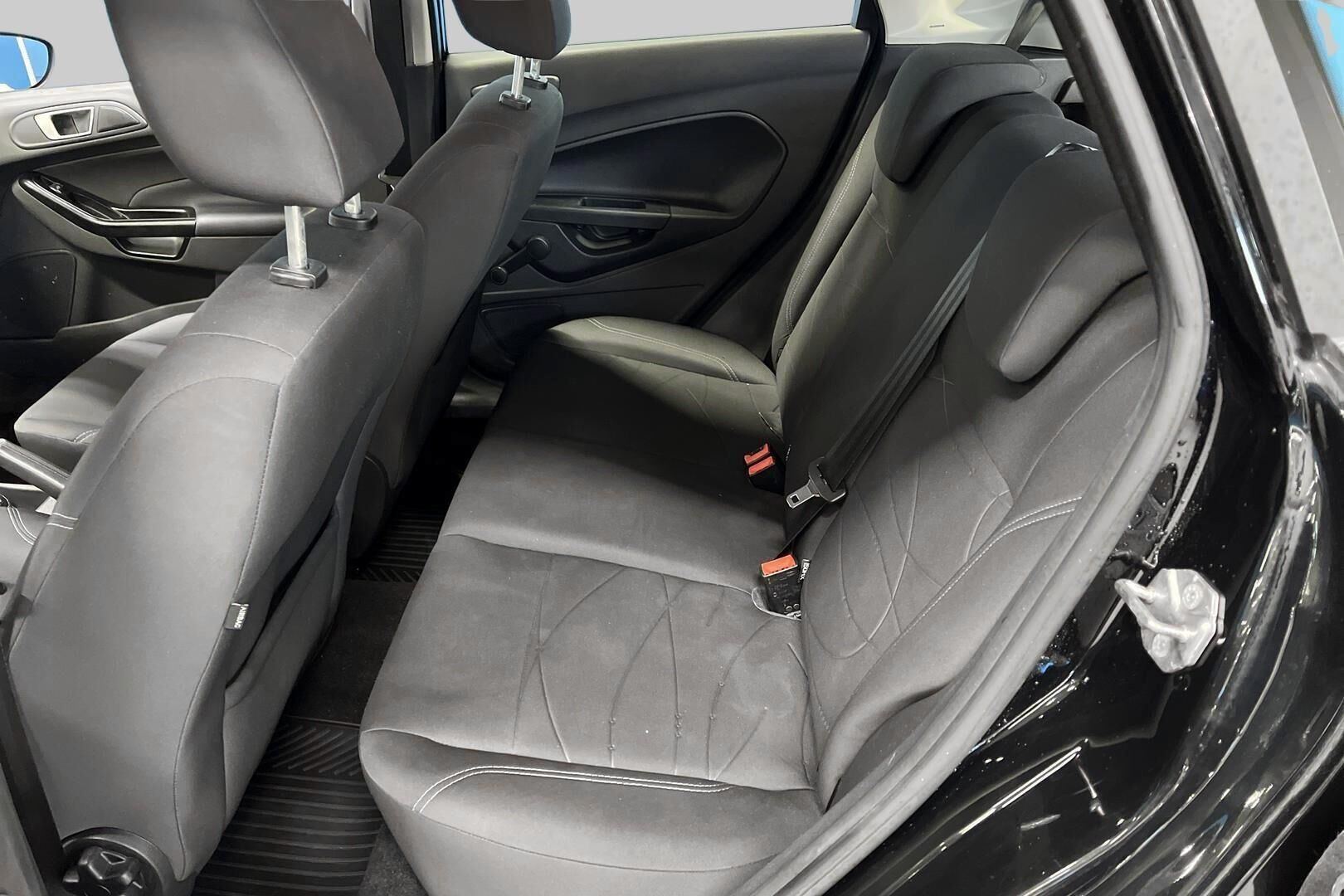 Ford Fiesta iso kuva 10