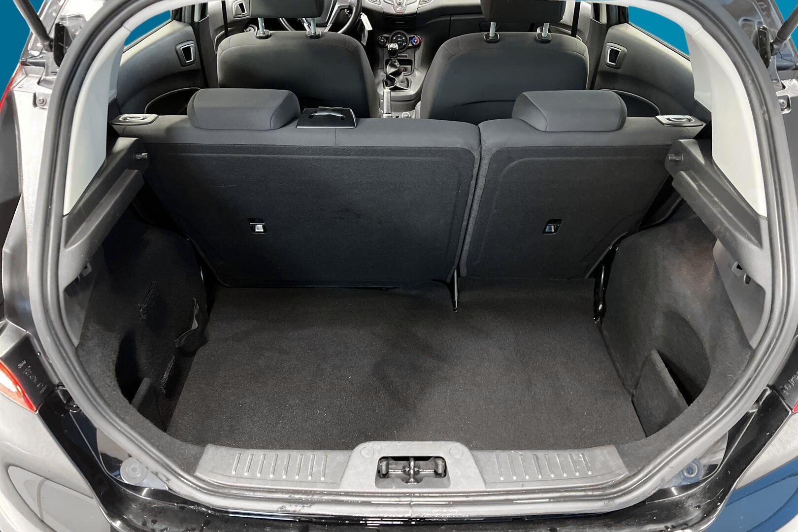 Ford Fiesta iso kuva 12