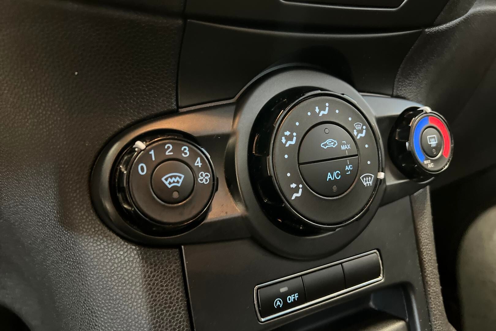 Ford Fiesta iso kuva 19