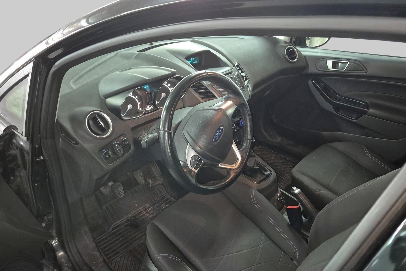 Ford Fiesta iso kuva 2
