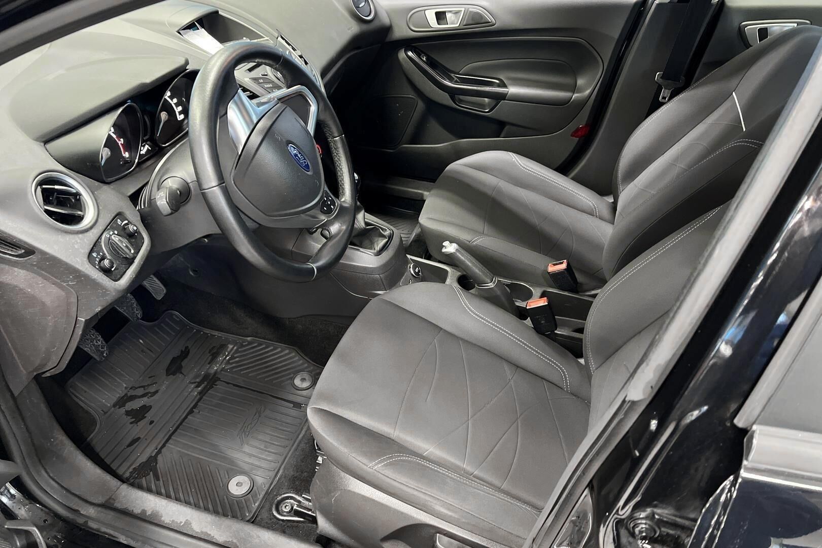 Ford Fiesta iso kuva 9