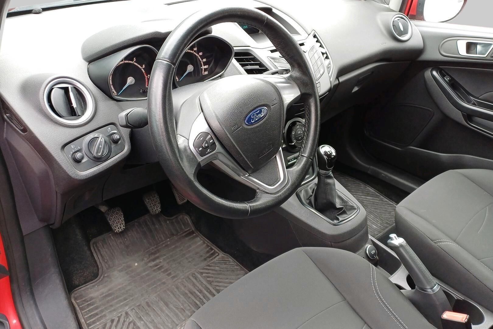 Ford Fiesta iso kuva 2