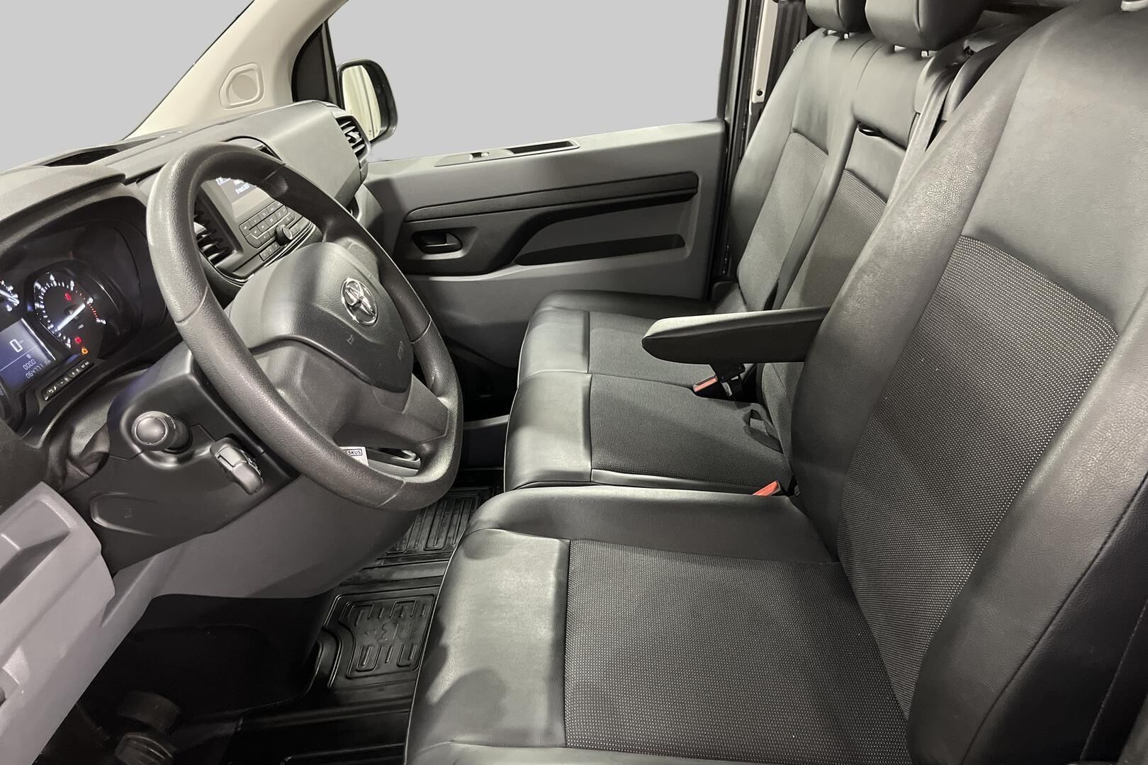 Toyota Proace iso kuva 9