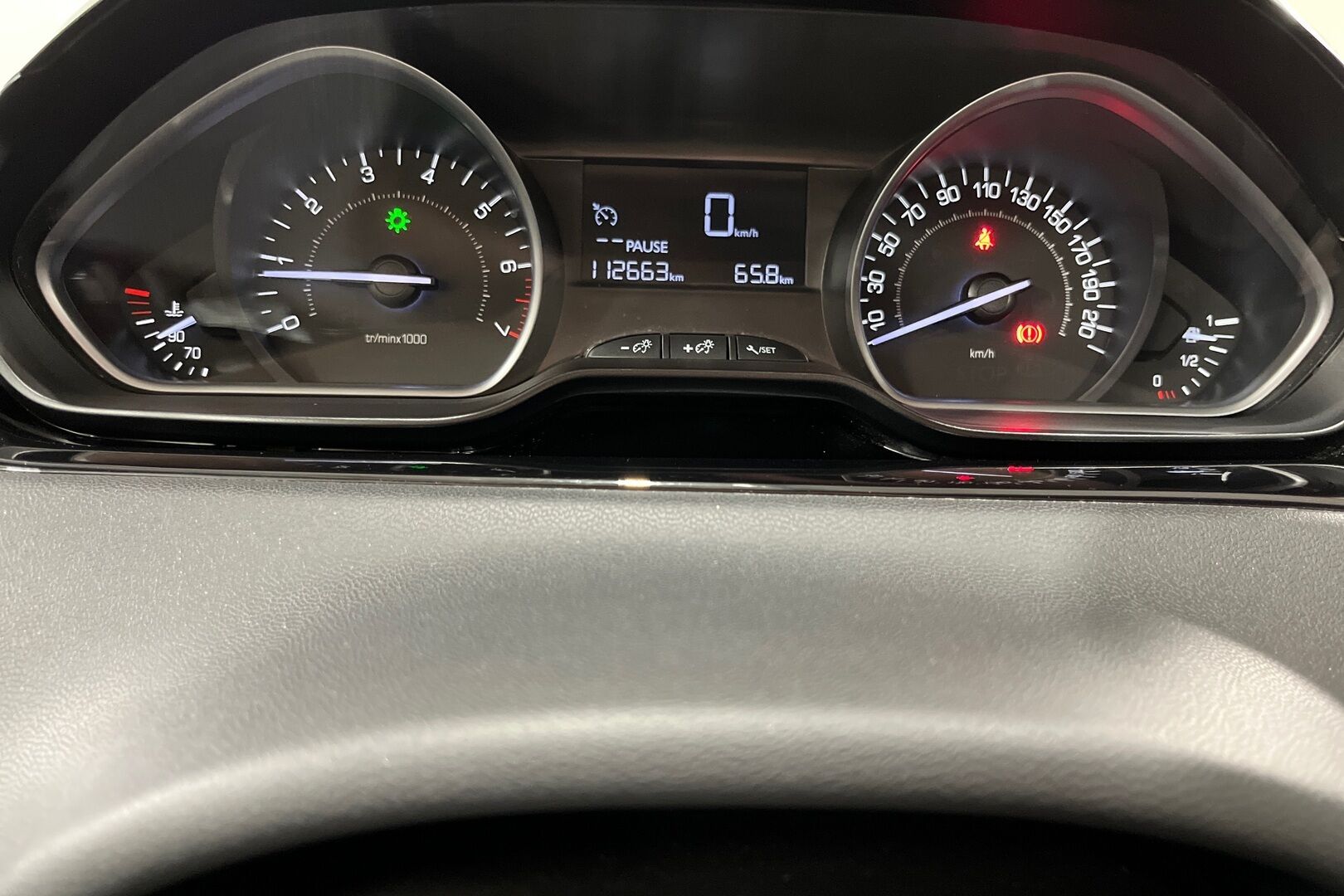 Peugeot 208 iso kuva 12