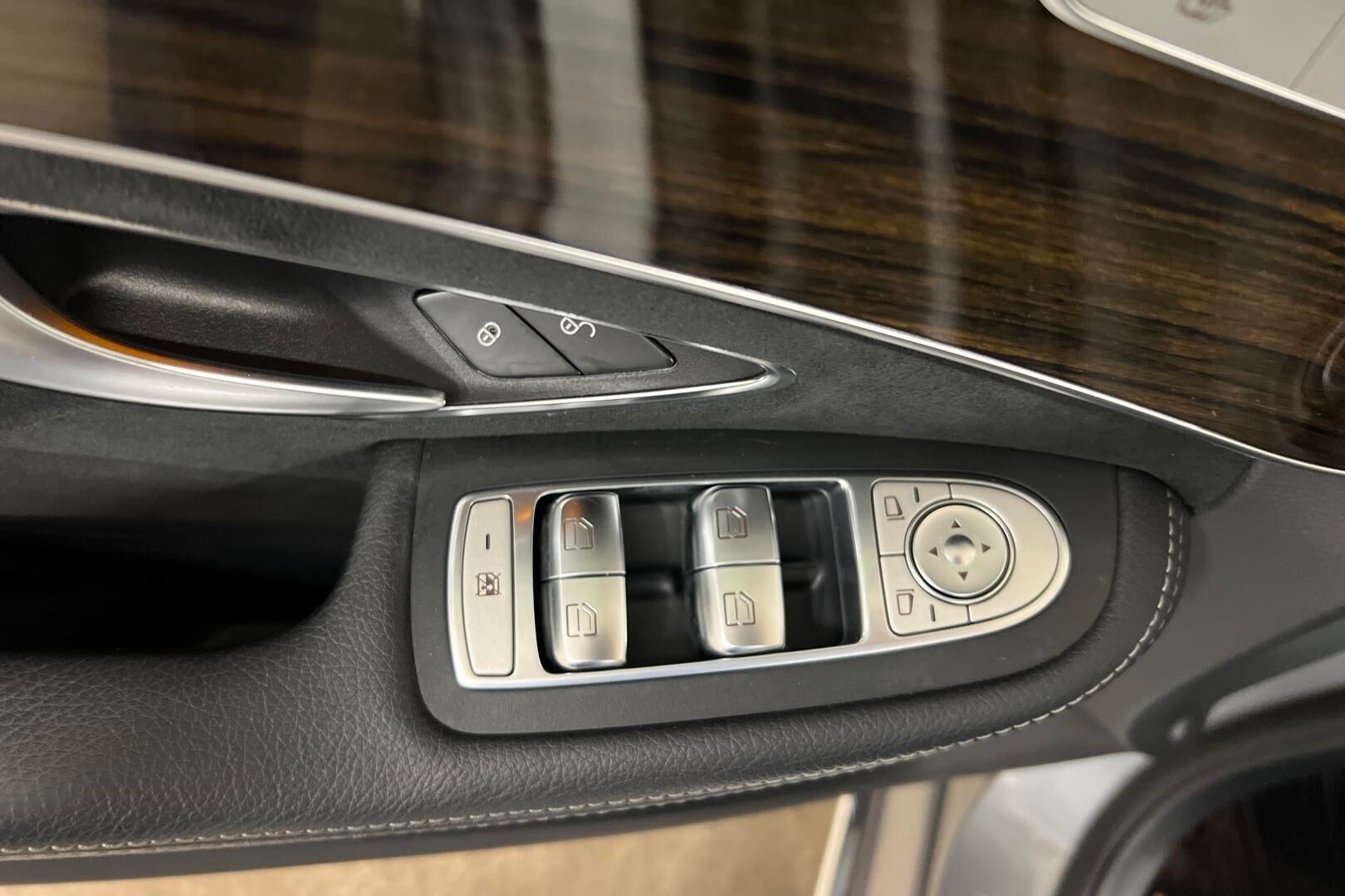 Mercedes-Benz C iso kuva 14