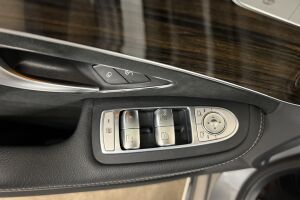 Mercedes-Benz C esikatselu 14