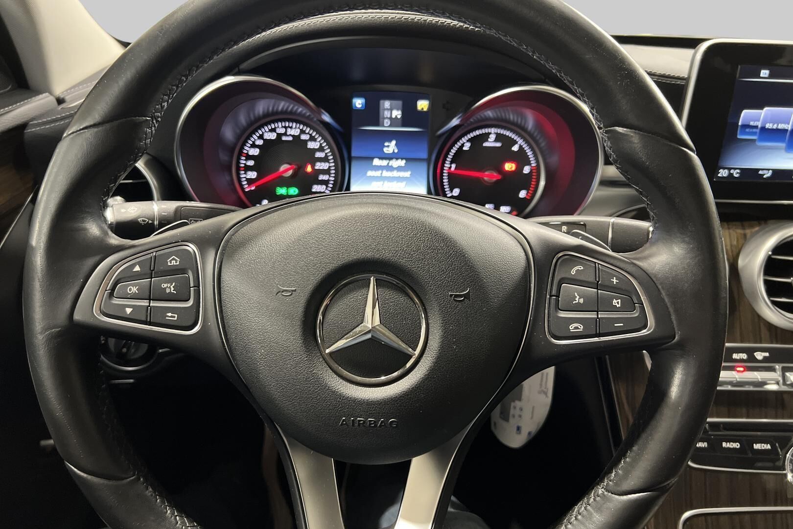 Mercedes-Benz C iso kuva 17