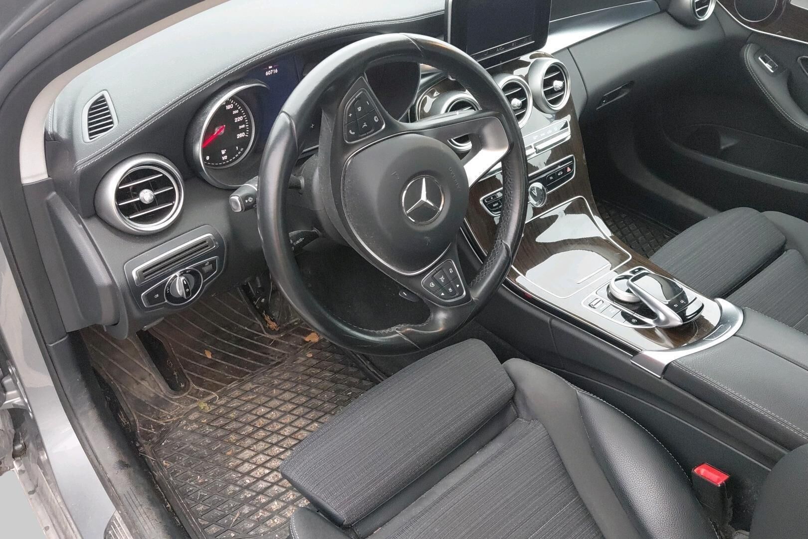Mercedes-Benz C iso kuva 2