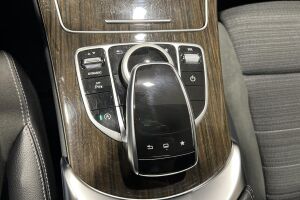 Mercedes-Benz C esikatselu 21
