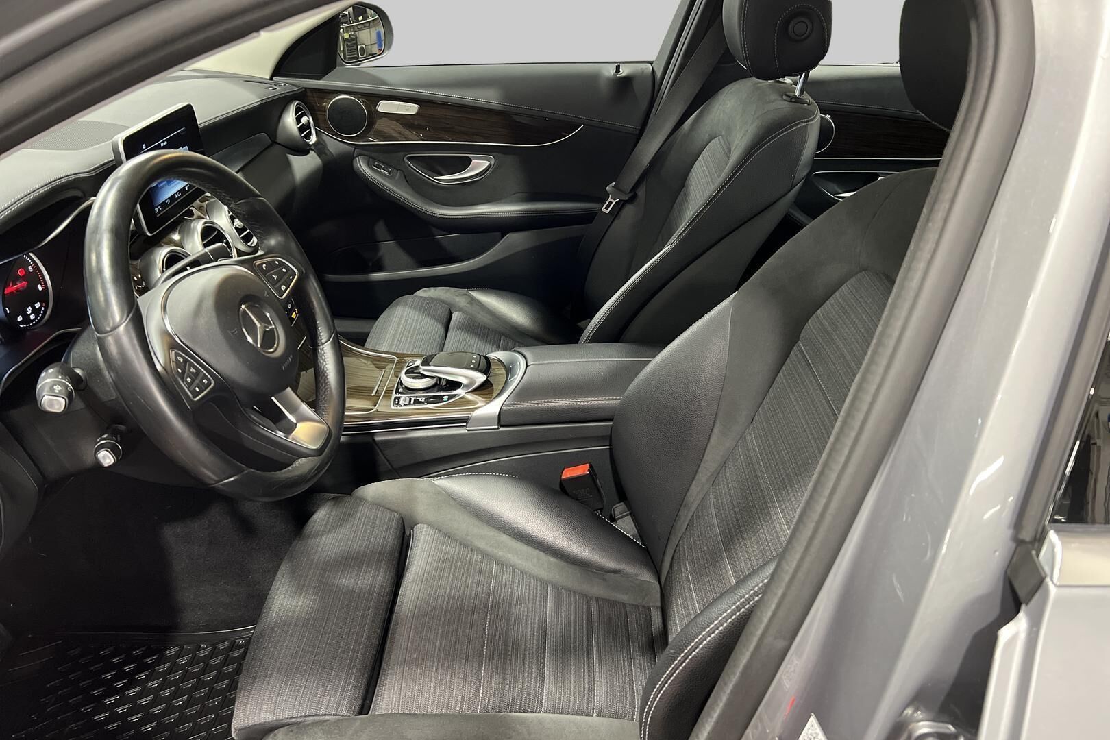 Mercedes-Benz C iso kuva 9