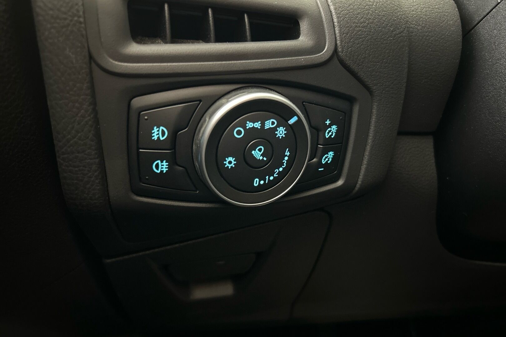 Ford Focus iso kuva 19