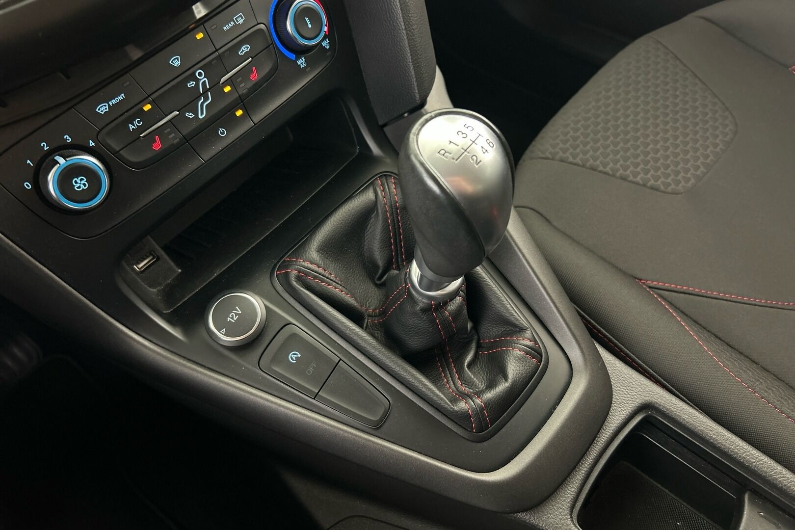 Ford Focus iso kuva 21