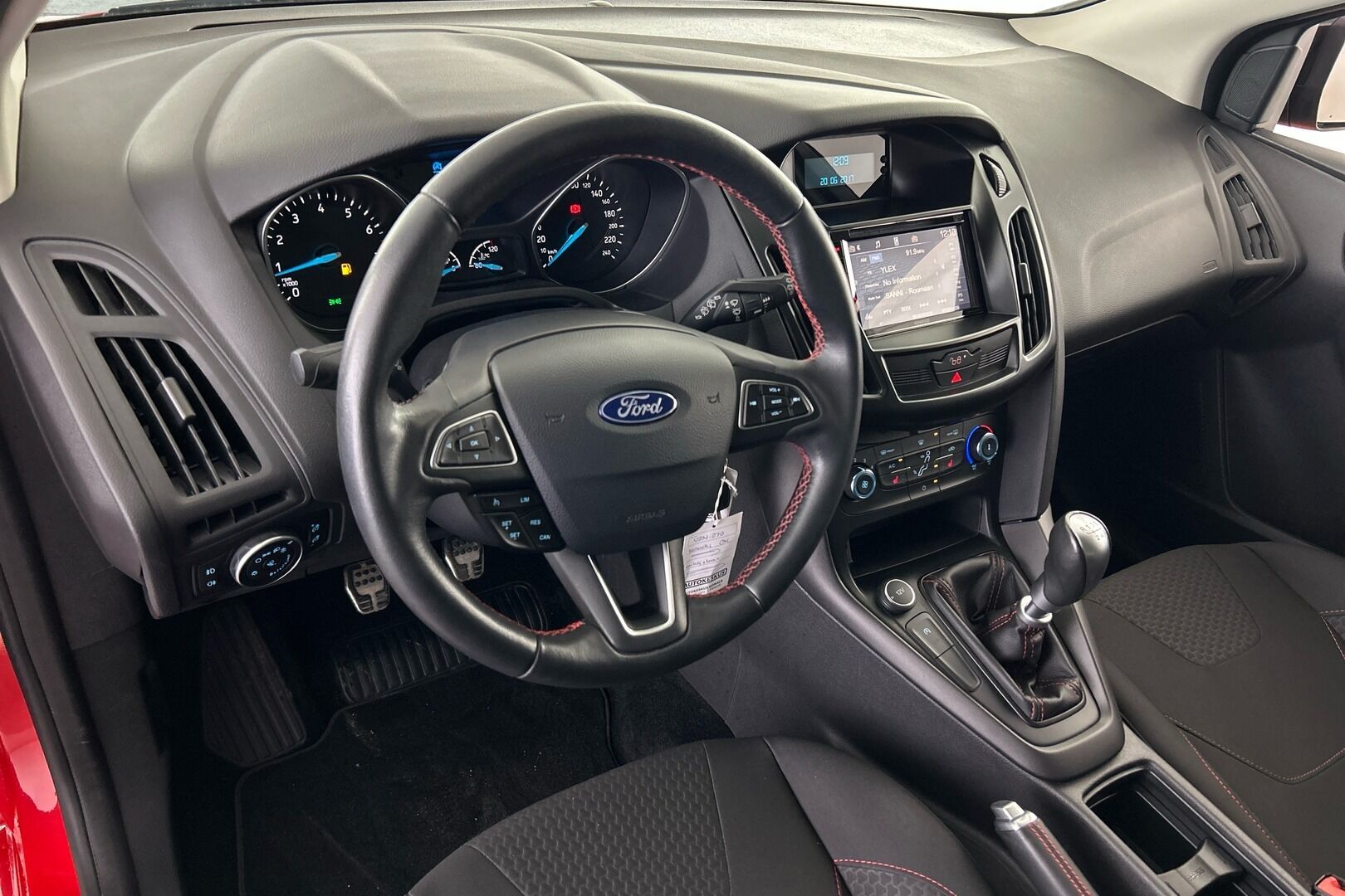 Ford Focus iso kuva 6