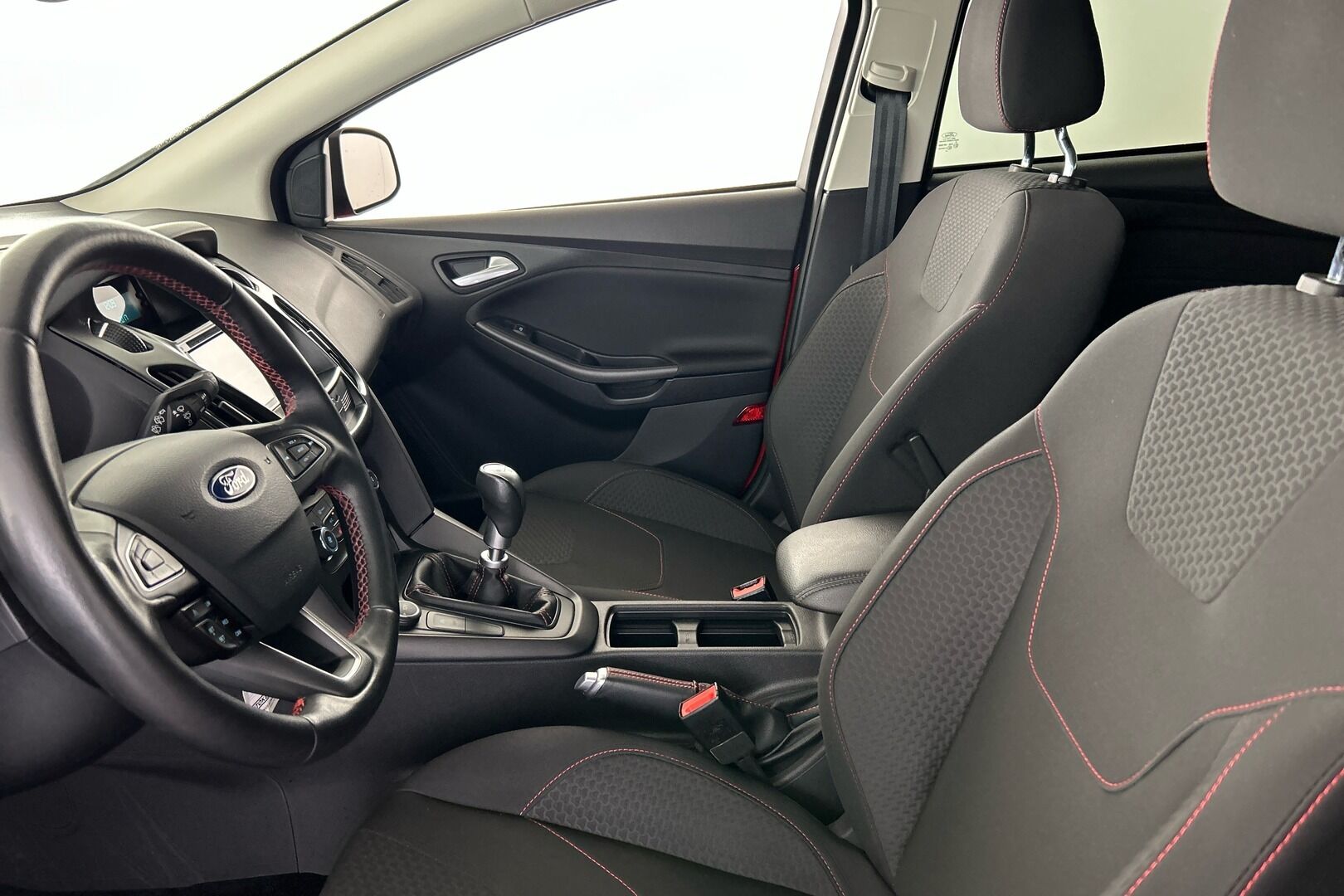 Ford Focus iso kuva 7