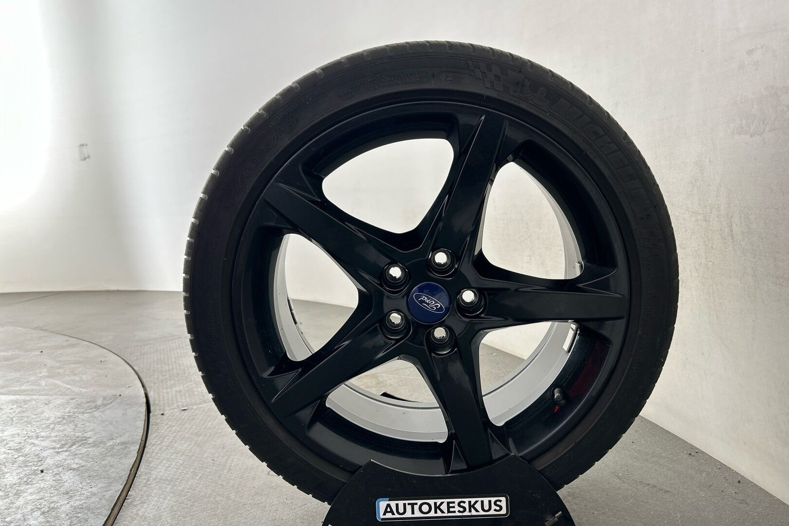 Ford Focus iso kuva 9