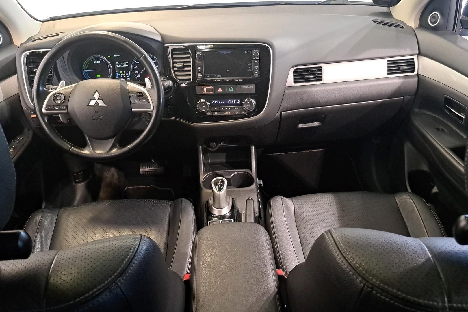 Mitsubishi Outlander PHEV iso kuva 11