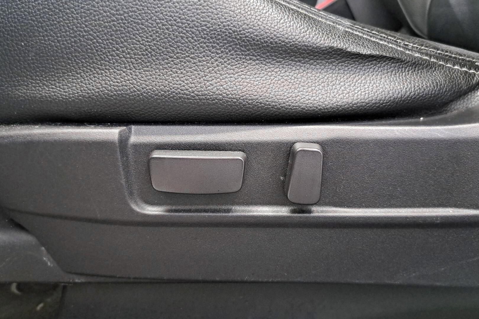 Mitsubishi Outlander PHEV iso kuva 16