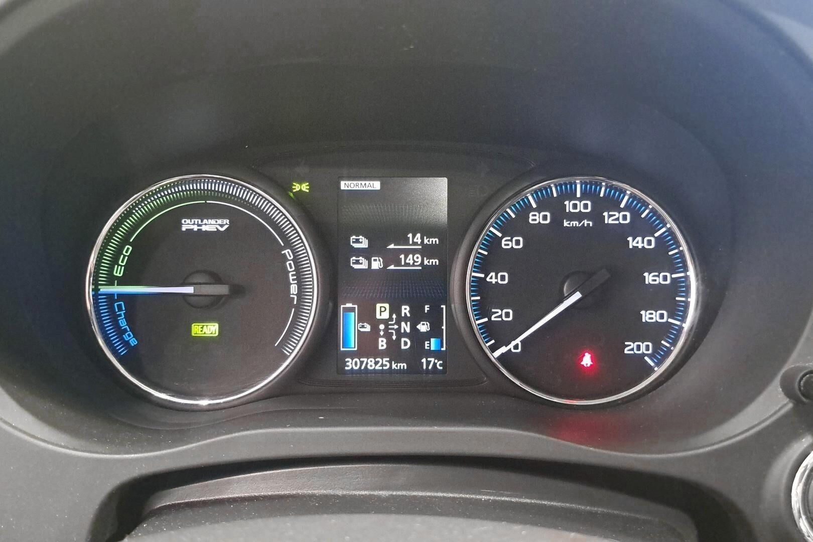 Mitsubishi Outlander PHEV iso kuva 18